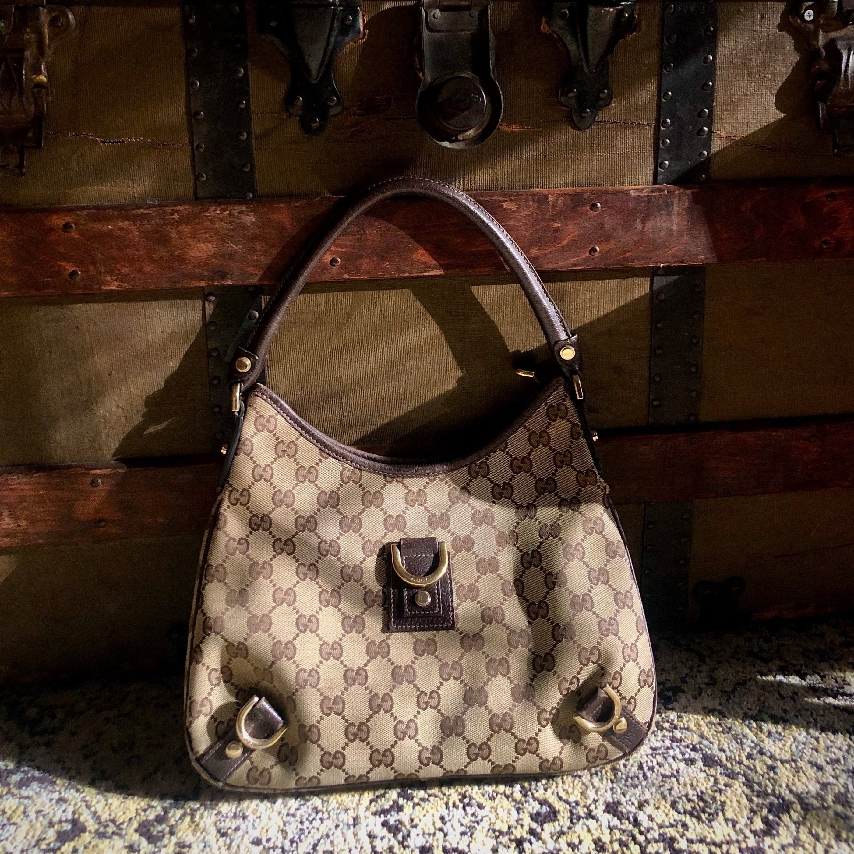 Gucci GG Canvas Abbey Shoulder Bag (SHG-24576) – LuxeDH