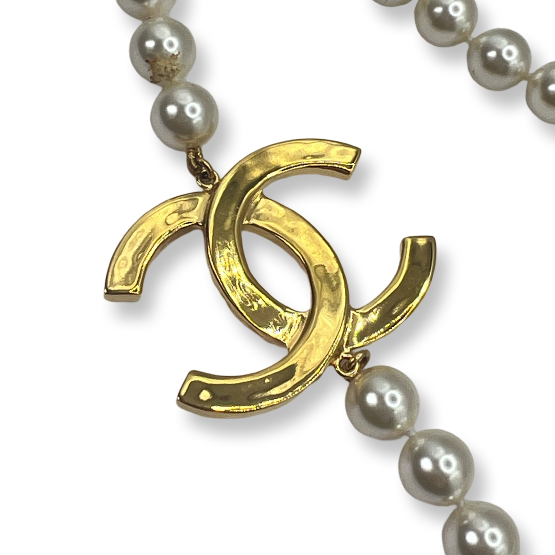 Chanel authentic fall 2020 pearls oversized gold cc pendant