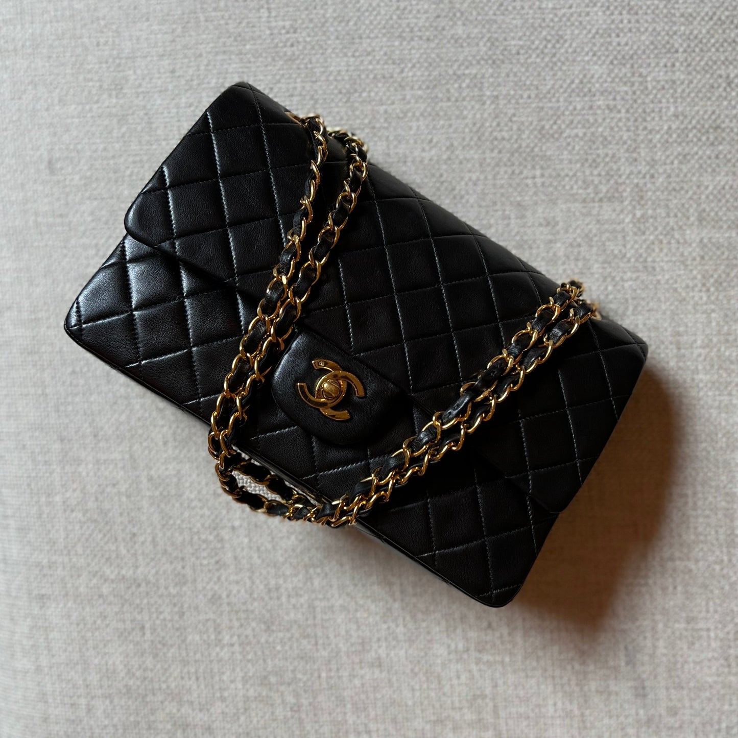 Vintage Chanel Classic Double Flap Bag in Black 19861988  singulié